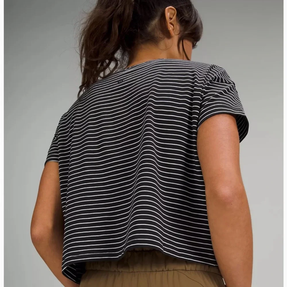 New Lululemon Cates T-shirt - Picture 4 of 4